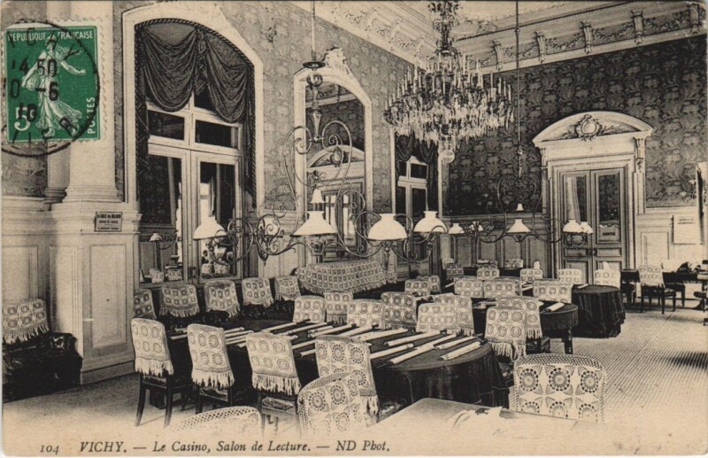 Carte postale ancienne Vichy Le Casino , Salon de Lecture à Vichy