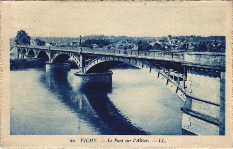 Carte postale ancienne Vichy Pont sur l'Allier à Vichy
