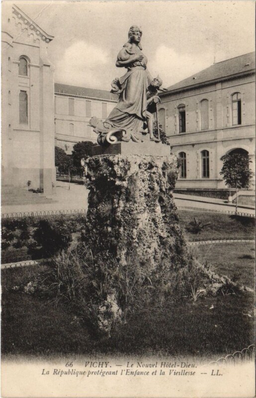 Carte postale ancienne Vichy Nouvel Hotel Dieu à Vichy