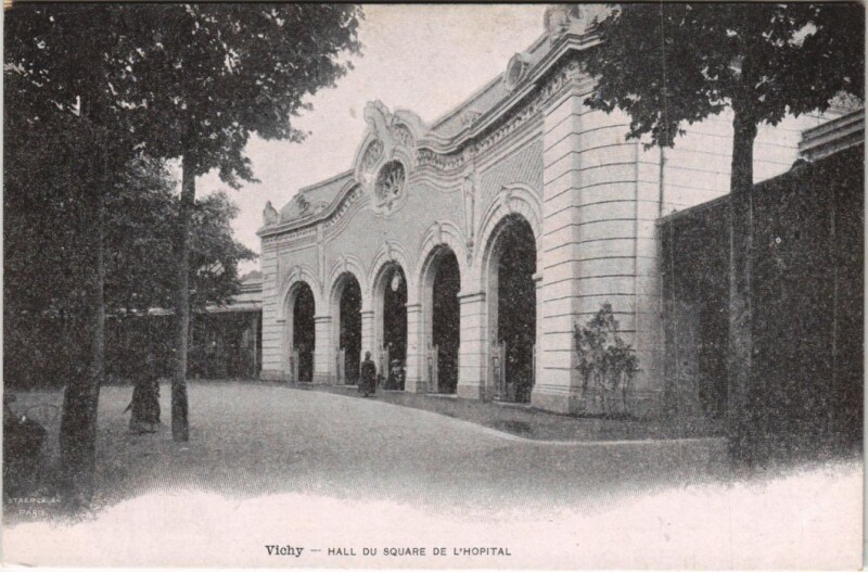 Carte postale ancienne Vichy Hall du Square de l'Hopital à Vichy