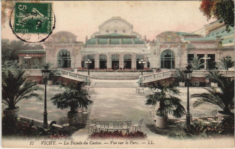 Carte postale ancienne Vichy Facade du Casino , vue sur le Parc à Vichy