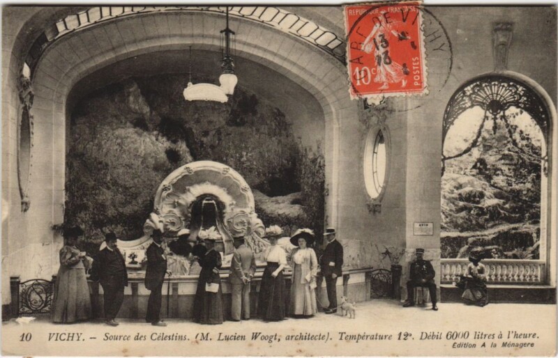 Carte postale ancienne Vichy Source des Celestins à Vichy