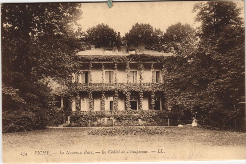 Carte postale ancienne Vichy Nouveau Parc, Chalet de l'Empereur à Vichy