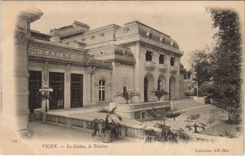 Carte postale ancienne Vichy Le Casino, le Theatre à Vichy