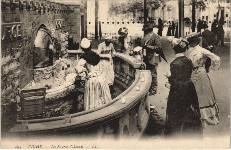 Carte postale ancienne Vichy Source Chomel à Vichy