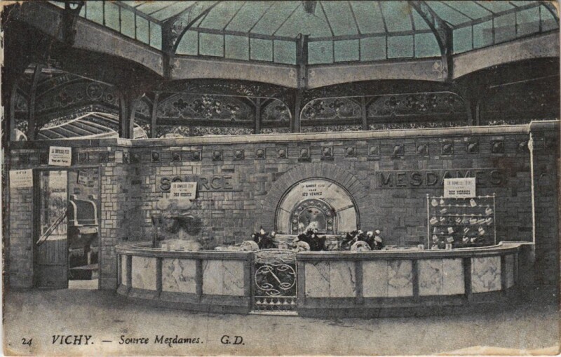 Carte postale ancienne Vichy Source Mesdames à Vichy