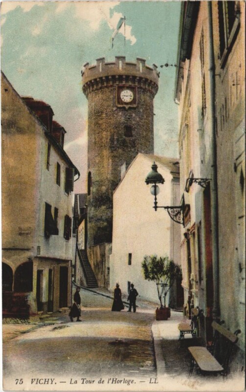 Carte postale ancienne Vichy Tour d'Horloge à Vichy