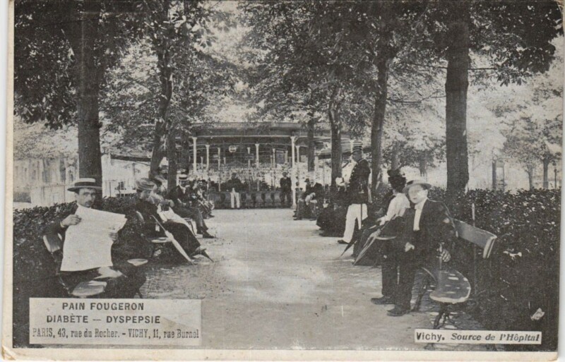 Carte postale ancienne Vichy Source de l'Hopital à Vichy
