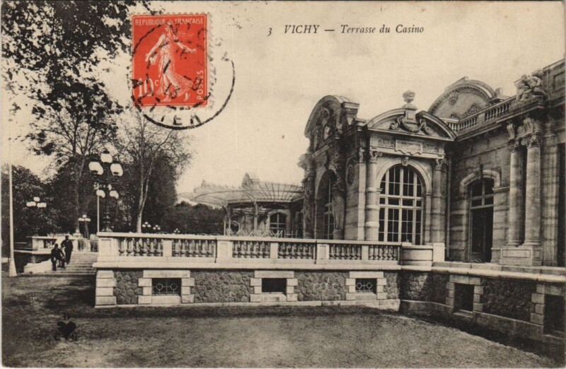 Carte postale ancienne Vichy Terrasse du Casino à Vichy