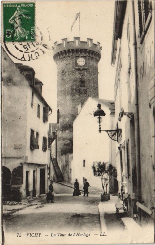 Carte postale ancienne Vichy Tour d'Horloge à Vichy