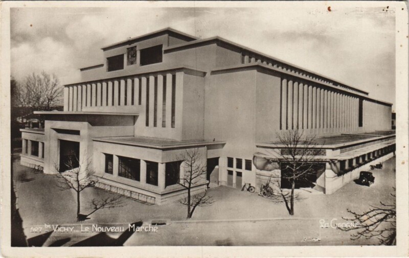 Carte postale ancienne Vichy Nouveau Marche à Vichy
