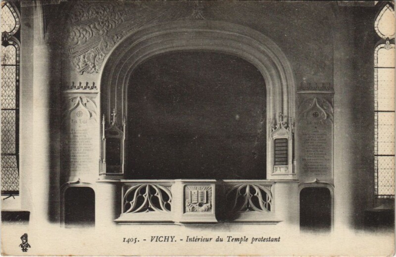 Carte postale ancienne Vichy Interieur du Temple protestant à Vichy