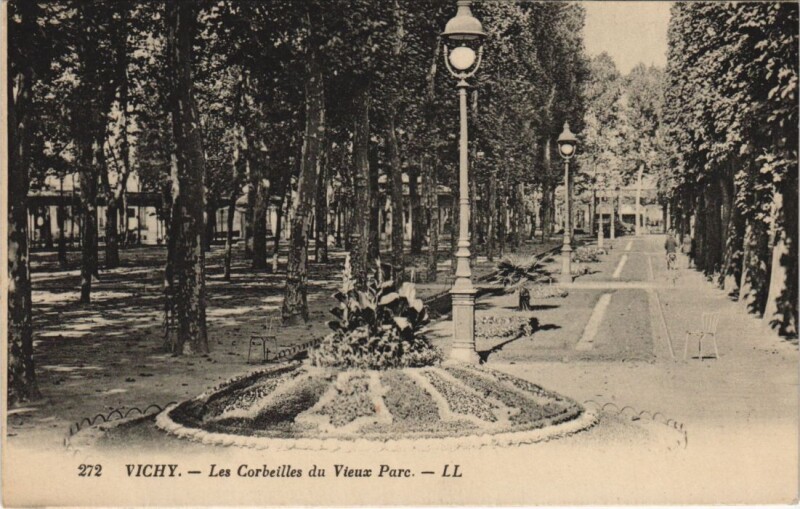 Carte postale ancienne Vichy Les Corbeilles du Vieux Parc à Vichy