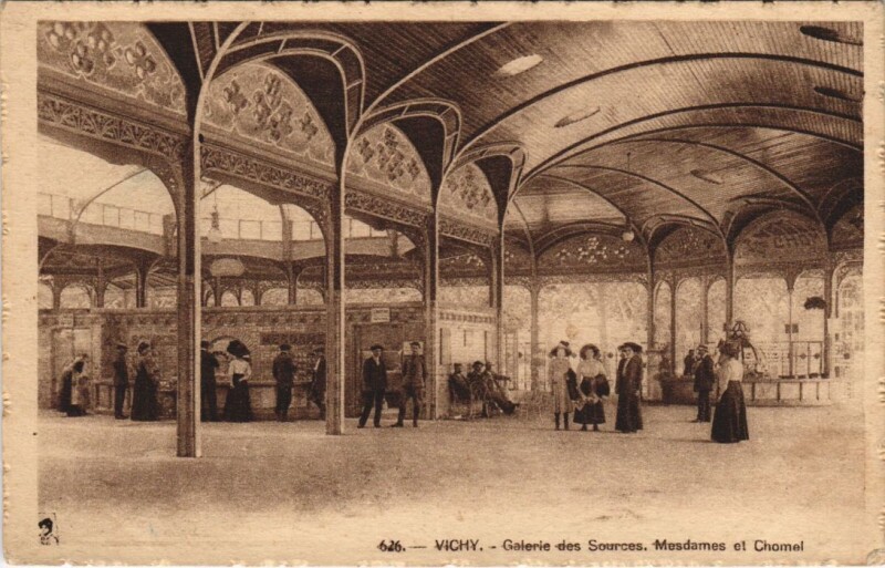 Carte postale ancienne Vichy Galeries des Sources, Mesdames et Chomel à Vichy