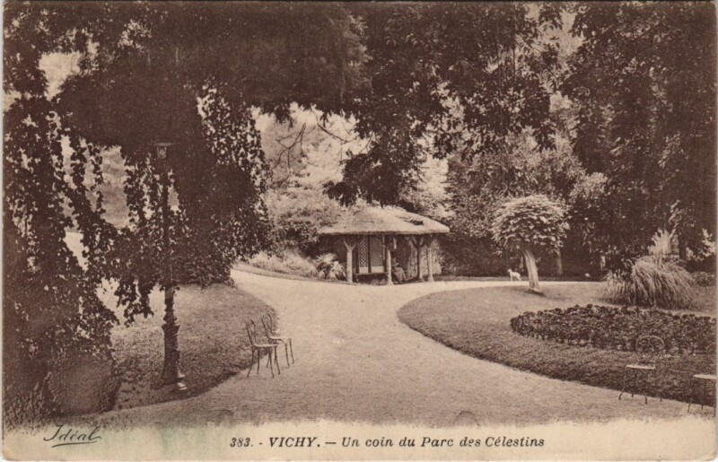 Carte postale ancienne Vichy Un coin du Parc des Celestins à Vichy