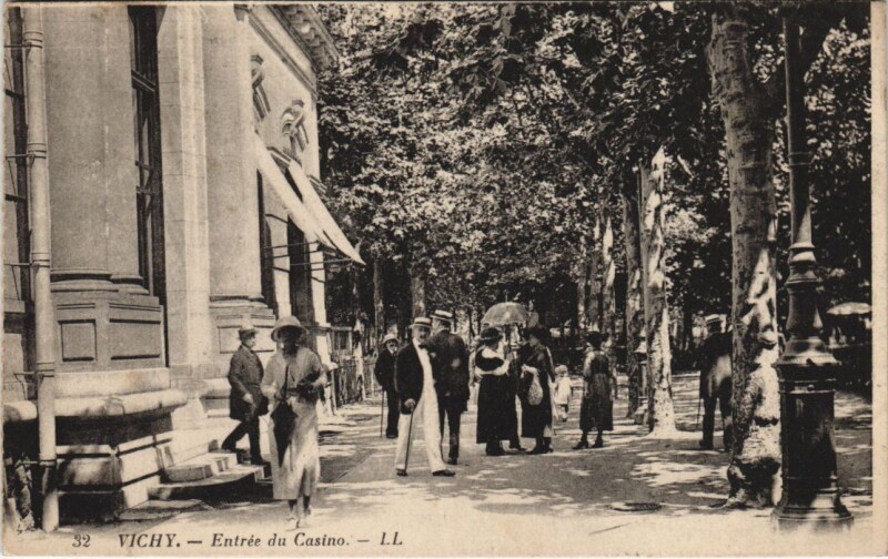 Carte postale ancienne Vichy Entree du Casino à Vichy
