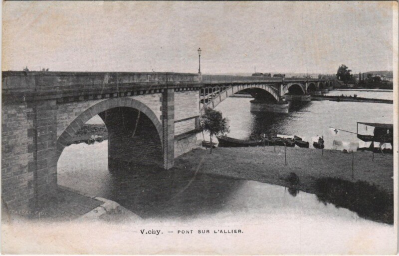 Carte postale ancienne Vichy Pont sur l'Allier à Vichy