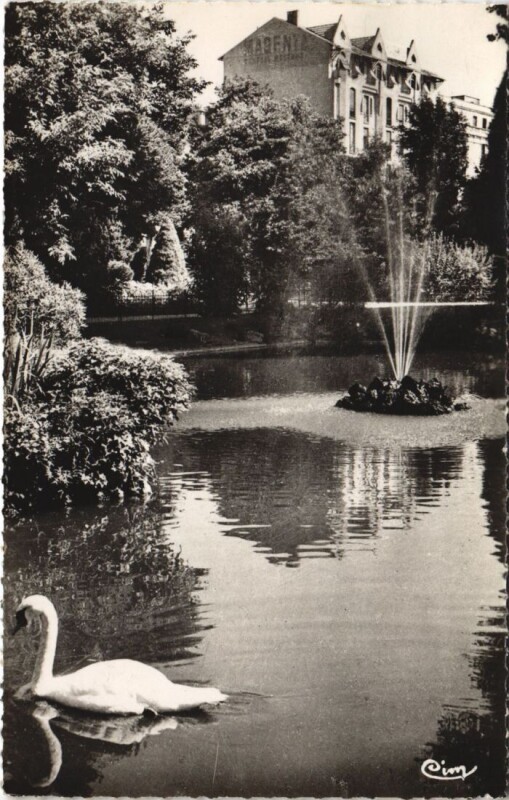 Carte postale ancienne Vichy Bassin des Cygnes à Vichy