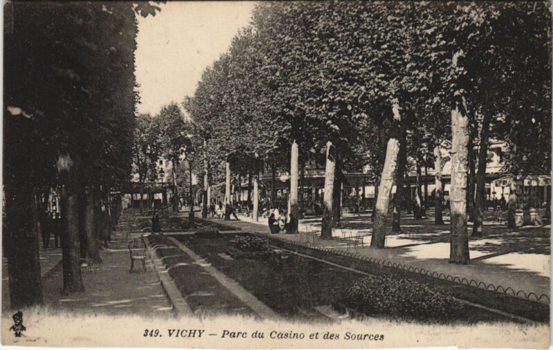 Carte postale ancienne Vichy Parc du Casino et des Sources à Vichy