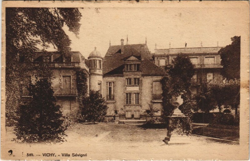 Carte postale ancienne Vichy Villa Sevigne à Vichy