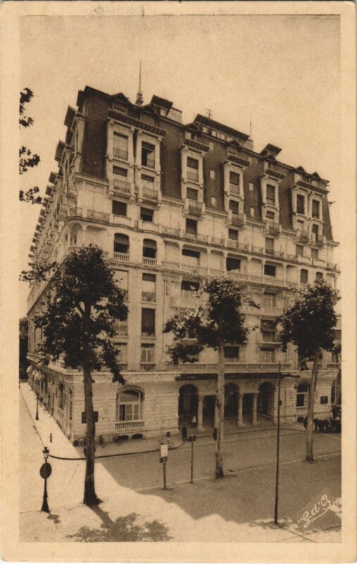 Carte postale ancienne Vichy Hotel Radio à Vichy