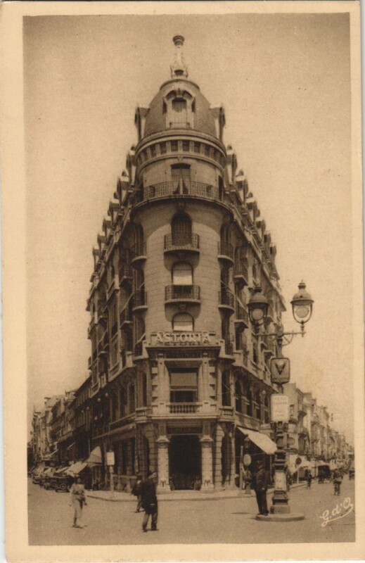 Carte postale ancienne Vichy L'Hotel Astoria à Vichy