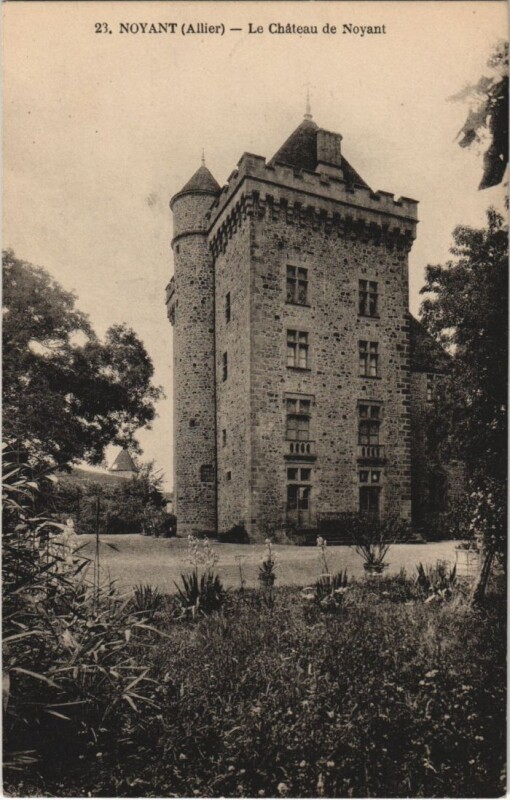 Carte postale ancienne Noyant Le Chateau de Noyant
