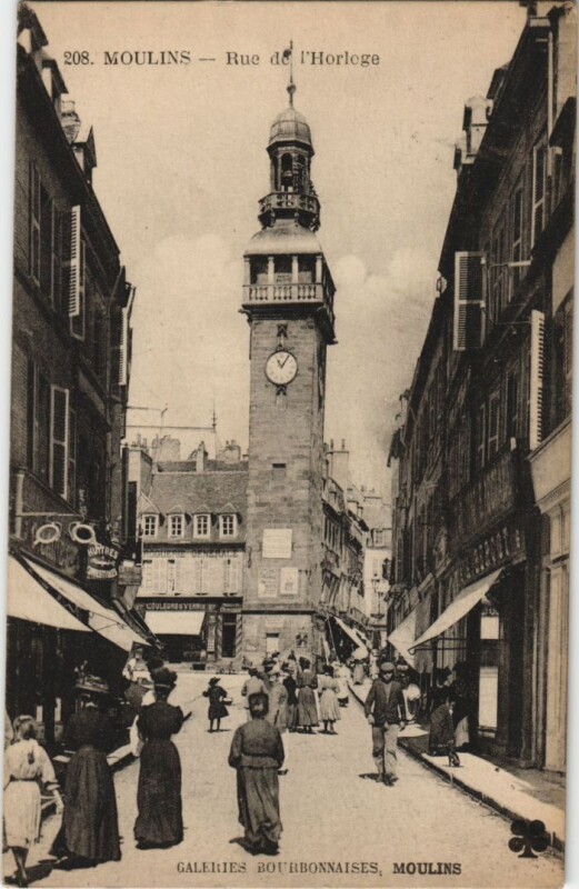 Carte postale ancienne Moulins Rue de l'Horloge à Moulins