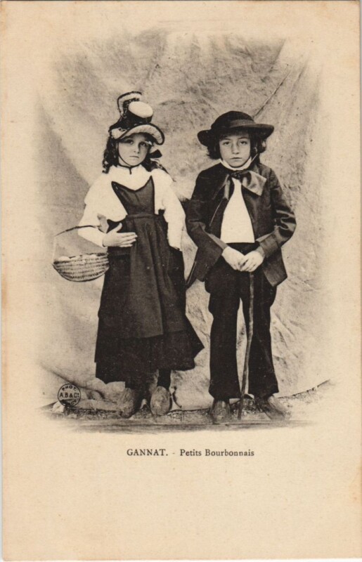 Carte postale ancienne Gannat Petits Bourbonnais à Gannat