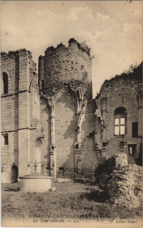 Carte postale ancienne Bourbon-l'Archambault Les Ruines du Chateau - La Tour Centrale à Bourbon-l'Archambault