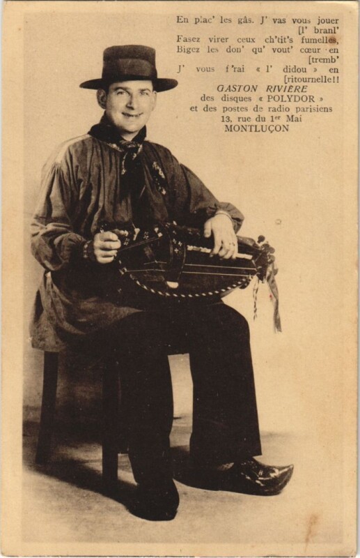 Carte postale ancienne Montlucon Musician