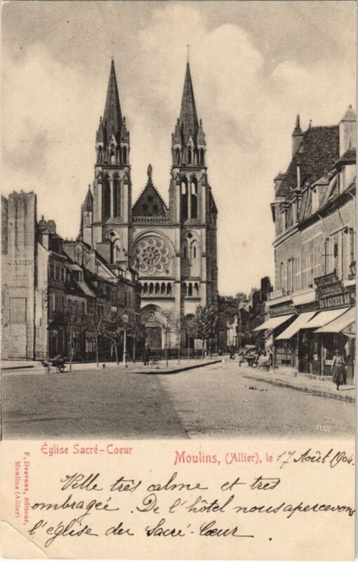 Carte postale ancienne Moulins Eglise Sacre-Coeur à Moulins