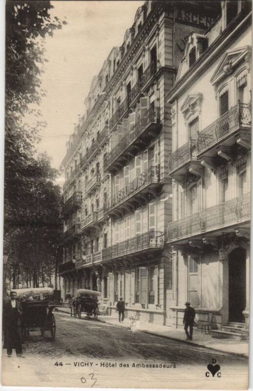 Carte postale ancienne Vichy Hotel des Ambassadeurs à Vichy