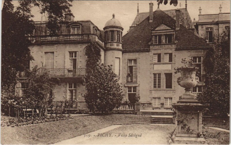 Carte postale ancienne Vichy Villa Sevigne à Vichy
