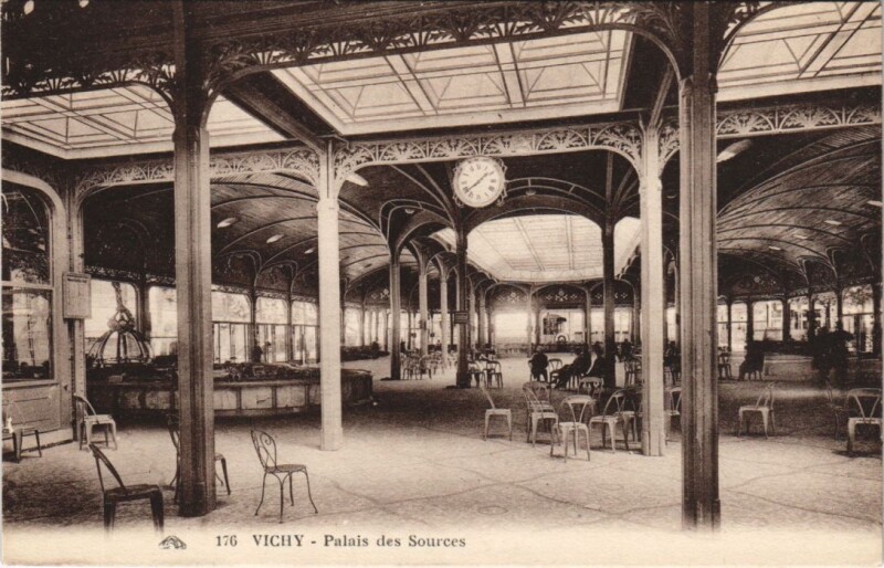 Carte postale ancienne Vichy Palais des Sources à Vichy