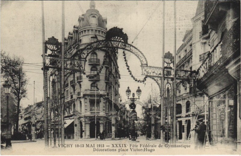 Carte postale ancienne Vichy 40. Fete Federale de Gymnastique - Place Victor-Hugo à Vichy