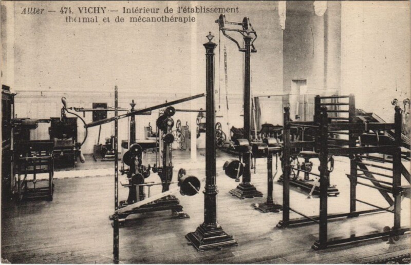 Carte postale ancienne Vichy Interieur de l'Etablissement Thermal et de Mecanotherapie à Vichy
