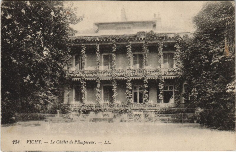 Carte postale ancienne Vichy Le Chalet de l'Empereur à Vichy