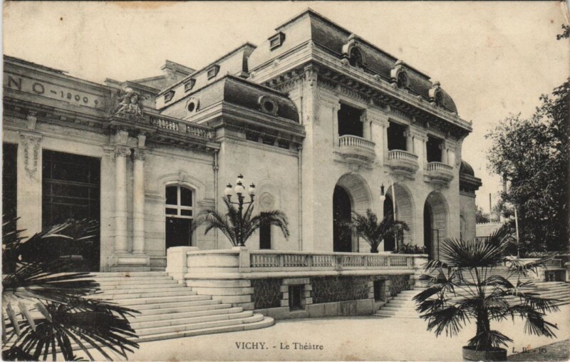 Carte postale ancienne Vichy Le Theatre à Vichy
