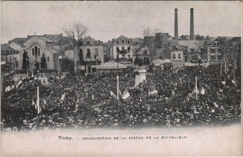Carte postale ancienne Vichy Inauguration de la Statue de la Republique à Vichy