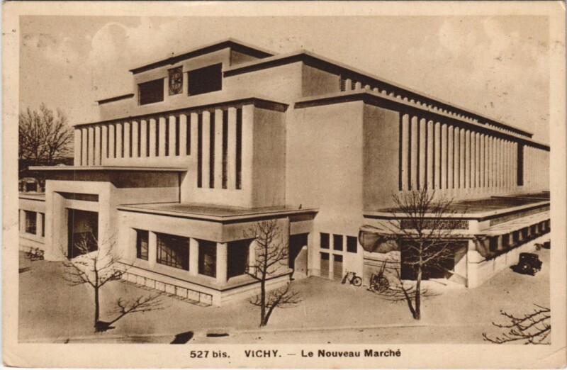 Carte postale ancienne Vichy Le Nouveau Marche à Vichy