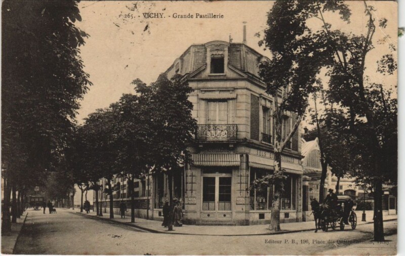 Carte postale ancienne Vichy Grande Pastillerie à Vichy