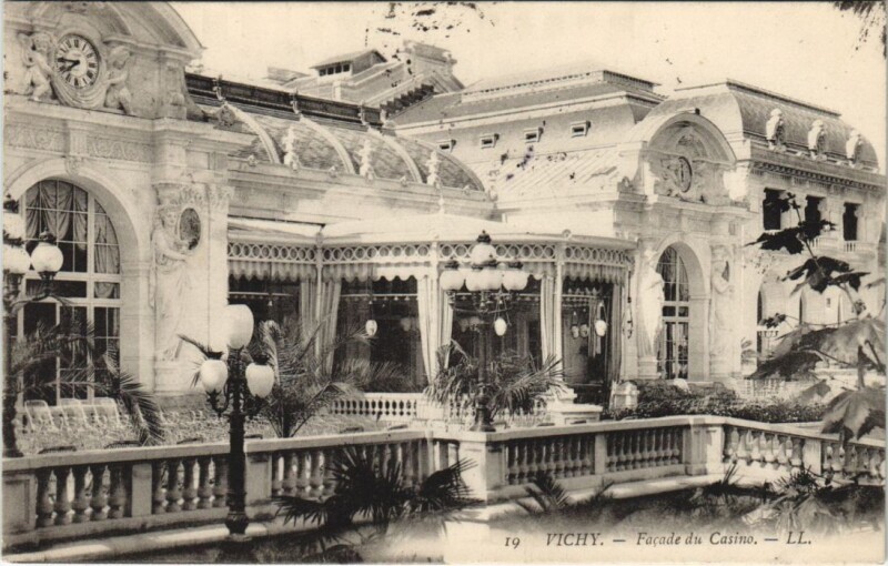 Carte postale ancienne Vichy Facade du Casino à Vichy