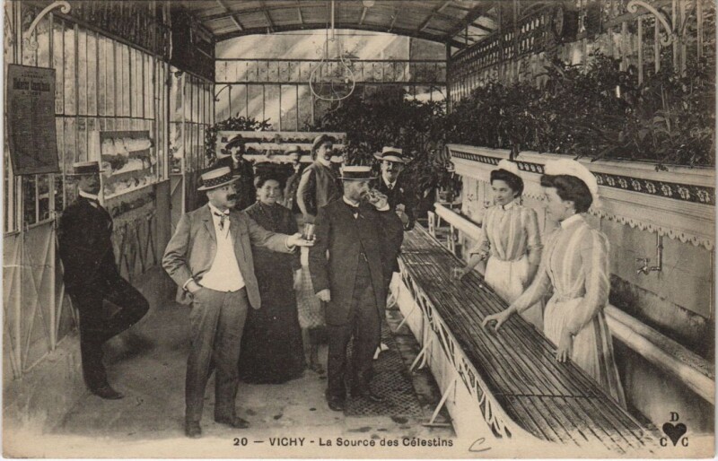 Carte postale ancienne Vichy La Source des Celetins à Vichy