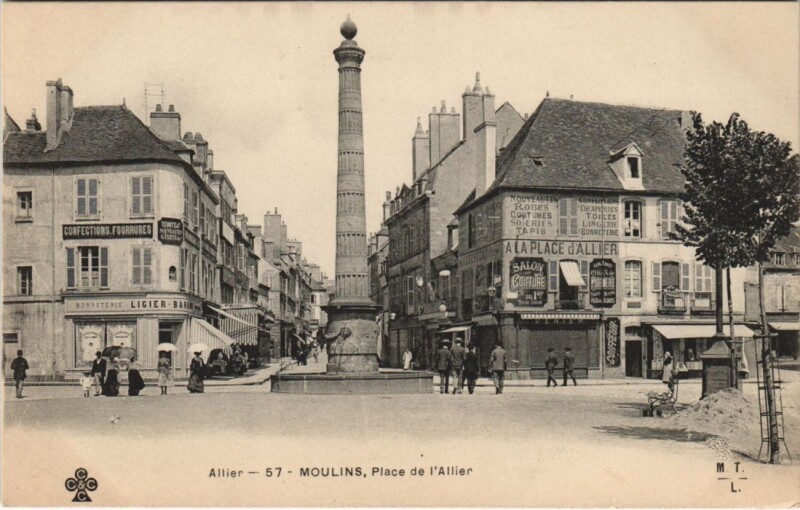 Carte postale ancienne Moulins Place de l'Allier à Moulins