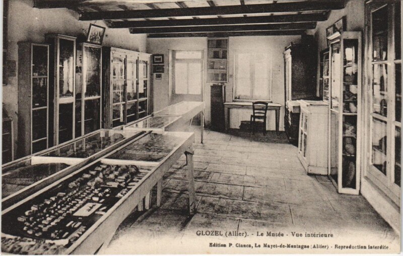 Carte postale ancienne Glozel Le Musee - Vue Interieure