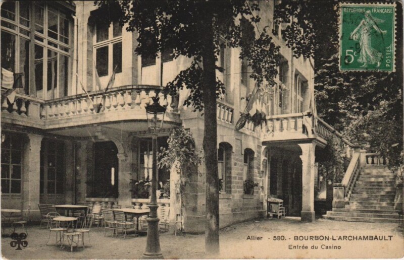 Carte postale ancienne Bourbon-l'Archambault Entree du Casino à Bourbon-l'Archambault