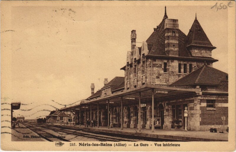 Carte postale ancienne Neris-les-Bains La Gare - Vue Interieure