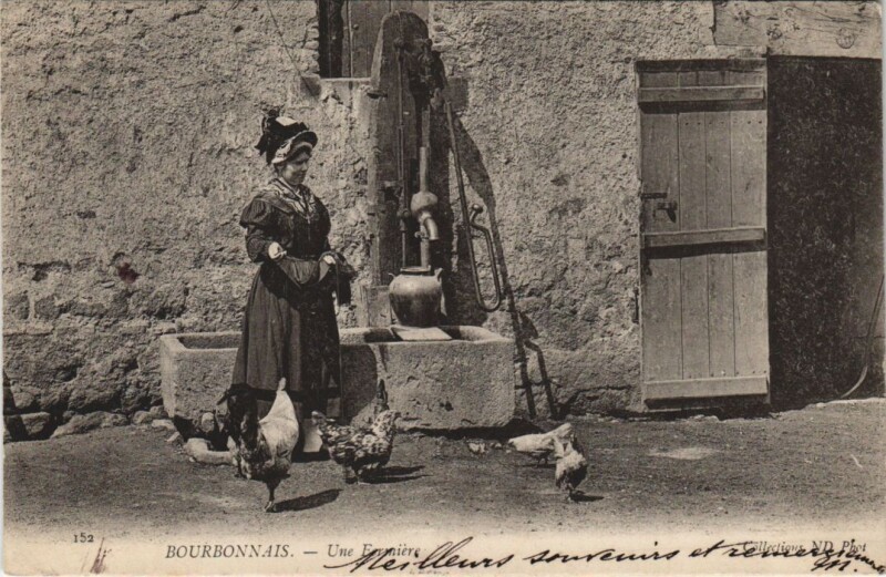 Carte postale ancienne Bourbonnais - Une Fermiere