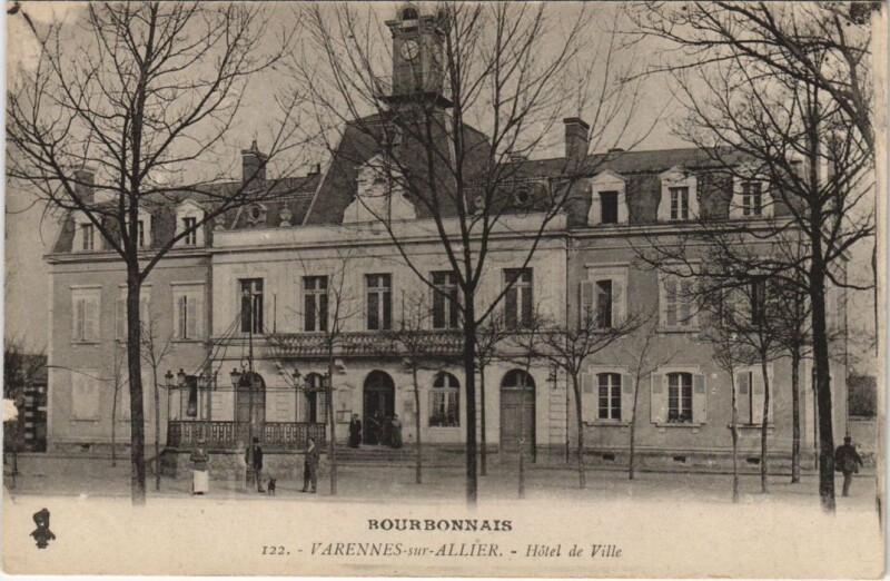 Carte postale ancienne Varennes-sur-Allier Hotel de Ville à Varennes-sur-Allier